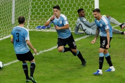 Copa Am&eacute;rica: Uruguay golea 4-0 a Ecuador y se hace l&iacute;der del grupo C
