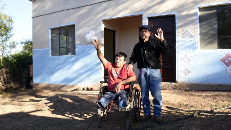 Garc&iacute;a Linera entreg&oacute; 81 viviendas ampliadas y mejoradas en Villa Montes