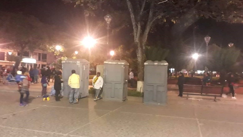 Por Entrada Folcl&oacute;rica del 16 Julio: Instalan ba&ntilde;os p&uacute;blicos en plena Plaza Principal y causa indignaci&oacute;n en Yacuiba