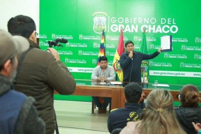 Quecaña acusa a los medios de la ciudad Tarija de ser parcialitas , y hace referencia a diario El País