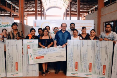 Oliva entrega créditos del Fondo Oportunidad a nuevos emprendedores de Villa Montes