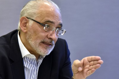 Mesa denuncia a Áñez ante el TSE por “despilfarro” y Camacho aparece en ollas comunes