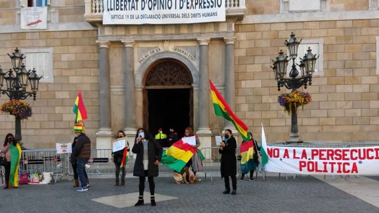 Bolivianos en Espa&ntilde;a denuncian persecuci&oacute;n pol&iacute;tica del MAS y salen a protestar