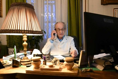Del Holocausto al COVID-19, el incansable decano de los médicos húngaros