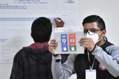 Opositores al MAS toman ventaja en el cómputo parcial de votos del TSE