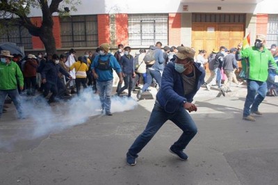 Cocaleros de Adepcoca son reprimidos en Defensoría