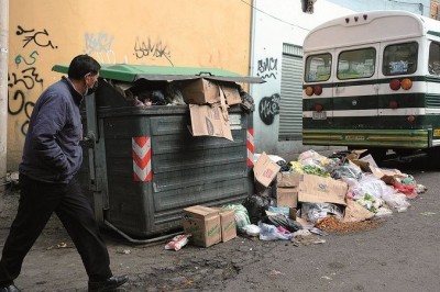 Revilla y Arias polemizan mientras La Paz se ahoga entre la basura