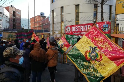 Toman la Subalcaldía Max Paredes con reclamos contra Arias