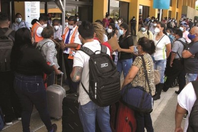 Enojo, desinformación, aglomeración y filas por paro de empleados de Aasana