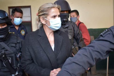 Áñez: Gobierno no afronta adecuadamente la pandemia y se dedica a la persecución