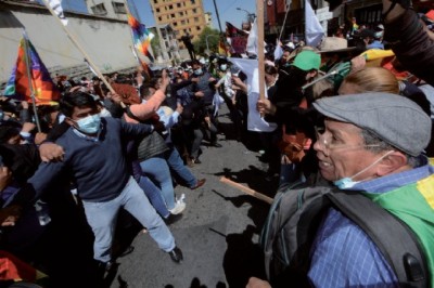 Marchas a favor y en contra de Añez reavivan la confrontación en Bolivia
