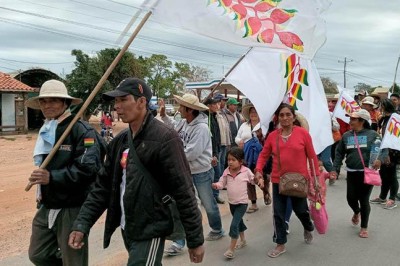 Indígenas destacan el valor de “trabajar la tierra” y no venderla
