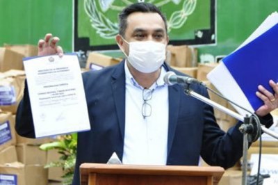 Reaparece el exministro Nuñez y muestra documentos del TCP que se refieren a Áñez como presidenta