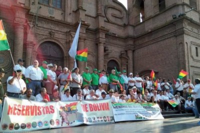 Militares del servicio pasivo se declaran en emergencia por la Ley de Ascensos