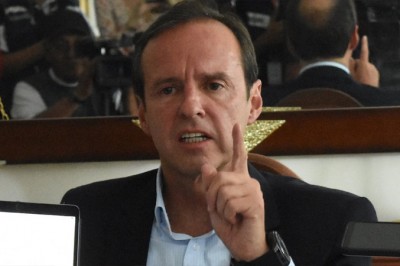 Tuto: Arce vive metiéndose autogoles y tiene que confesar que es inepto