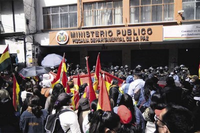 Sube la presión política y el MAS pide trasladar el caso “ítems fantasmas” a La Paz