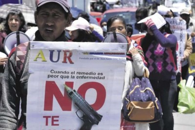 Antivacunas marchan en 3 ciudades y Choquehuanca aparece en un acto público