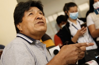 Evo niega acción de oposición contra Arce