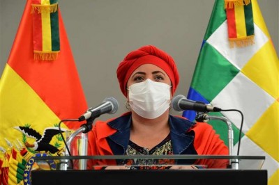 Prada compara a Camacho con Pablo Escóbar y le exige no usar al pueblo para “oxigenarse políticamente”