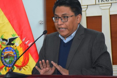 El ministro Iván Lima dice que Evo Morales miente y discrimina y luego borra sus mensajes