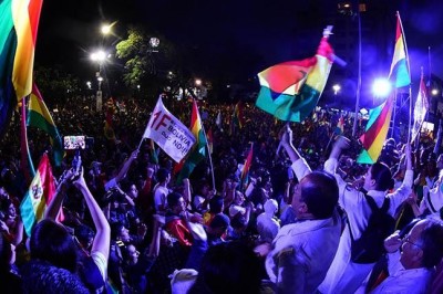Expertos dicen que Bolivia vive una democracia amenazada por el poder