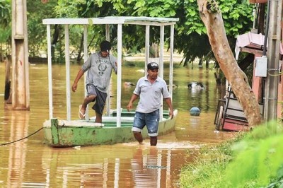 Rescatan a 250 familias por la crecida del río Acre en Cobija