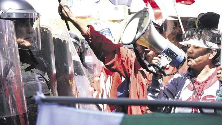 Gobierno propone a los maestros que la malla curricular no sea obligatoria