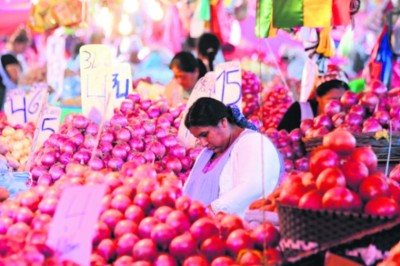 Economistas dicen que la baja inflación le cuesta al país $us 1.700 millones al año