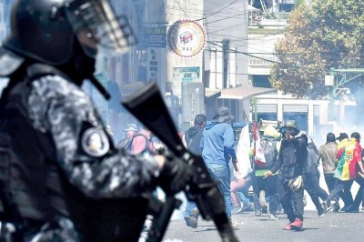 Maestros chocan con la Policía tras romper diálogo, prevén otro paro