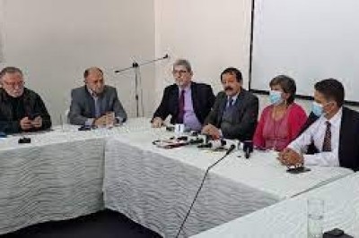 Juristas independientes se quejan del TSE; nos trataron peor que a un partido político, dice Saucedo