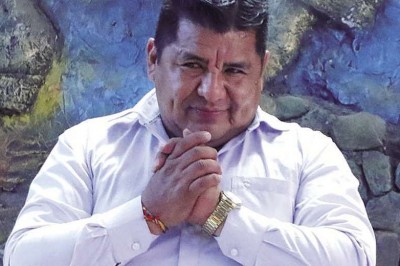 Surge tercera denuncia por ‘coimas’ contra ministro Santos, pero él niega ilícito