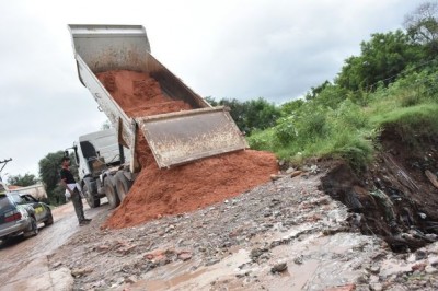 CALLES Y CAMINOS AFECTADOS POR LA LLUVIA SON ARREGLADOS POR LA ALCALDÍA PARA GARANTIZAR LA CIRCULACIÓN PEATONAL Y VEHICULAR