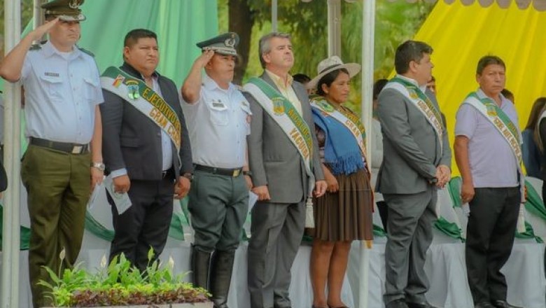 Estudiantes y soldados del Ej&eacute;rcito les rinden su homenaje a nuestros h&eacute;roes de la Patria