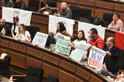 El MAS nuevamente se une para salvar al ministro de Gobierno y vota contra la censura