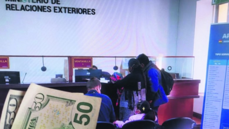 En tiempo de escasez, la Canciller&iacute;a de Bolivia solo acepta pago en d&oacute;lares en varios tr&aacute;mites