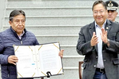 Arce presenta un proyecto de ley contra la corrupción que entrega su control al Gobierno