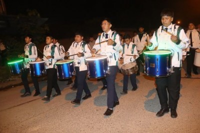 CON RETRETA ESTUDIANTIL, BARRIO NUEVO INICIA SU MES ANIVERSARIO Y FIESTA PATRONAL CON APOYO DE LA ALCALDÍA DE YACUIBA