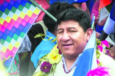 Liberan de culpa a gobernador Mamani por las 41 ambulancias fantasmas; ven favoritismo